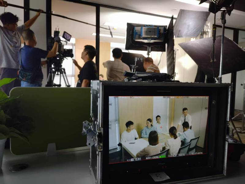 邓州市TVC拍摄公司：科技产品视觉化大师，诠释未来感与功能美学